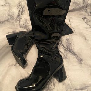 Patent leather gogo boots